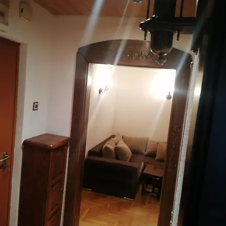 Etno-urban Stan Na Dan アパート パラチン