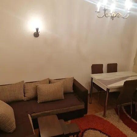 Etno-urban Stan Na Dan パラチン