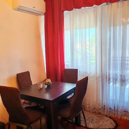 Etno-urban Stan Na Dan * パラチン